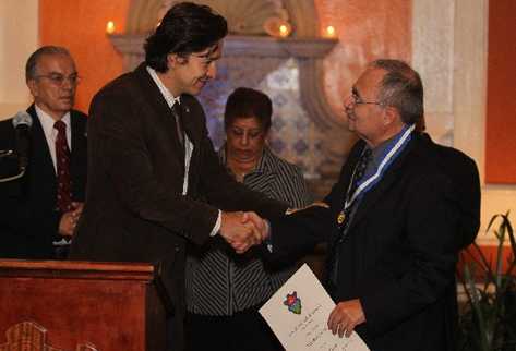 Momenaje a Dante Liano